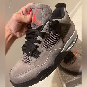 Air Jordan 4 Retro Taupe Haze Sneakers